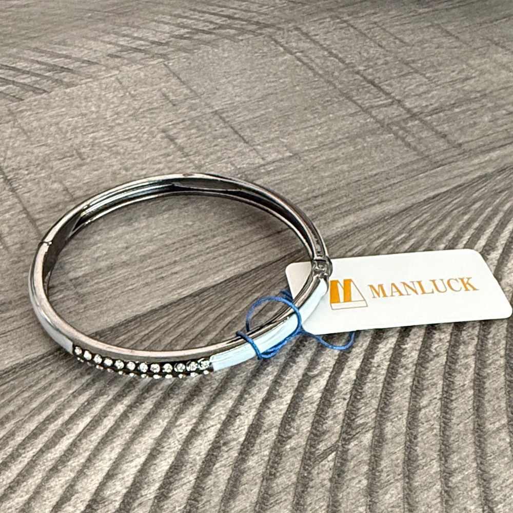 Manluck Silver Bangle with Rhinestones